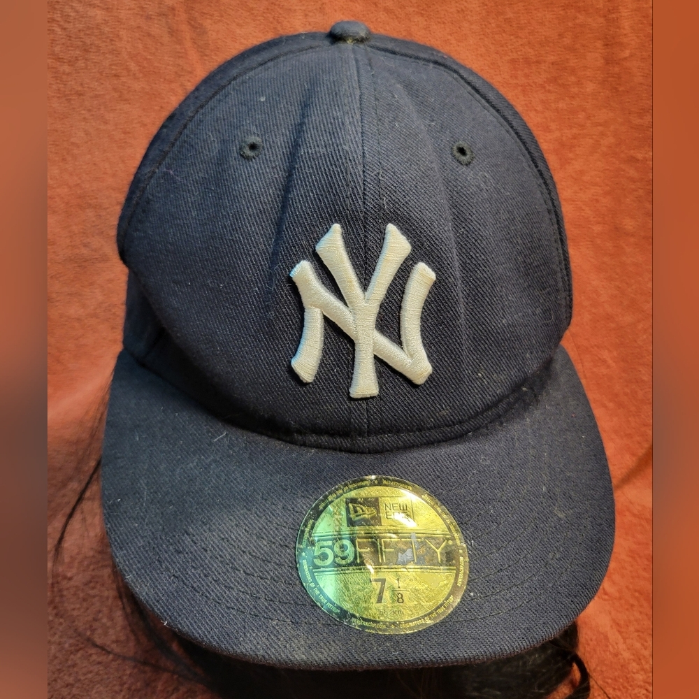 NY Yankees MLB New Era 59Fifty size 7 1/8 hat / cap, Authentic Collection
